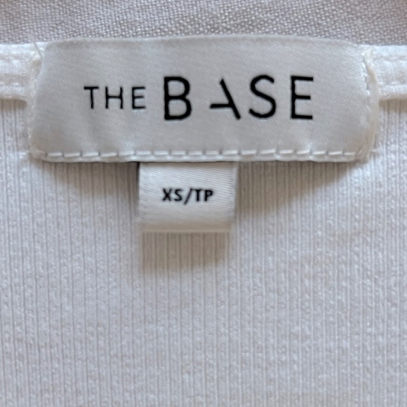 The Base lace up tank - Picture 3 of 4